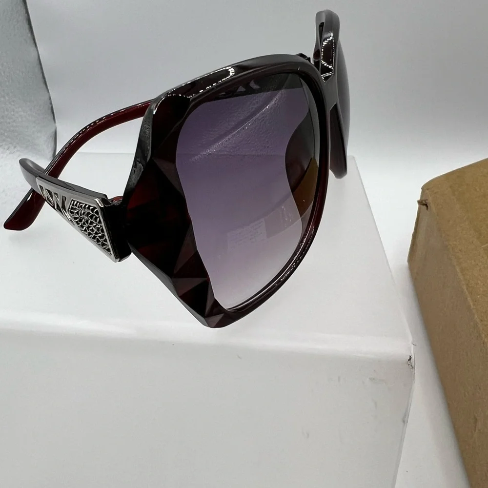 Oversized Sunglasses‎ W/ 3D edges on frames & Silver Tone accents NEW